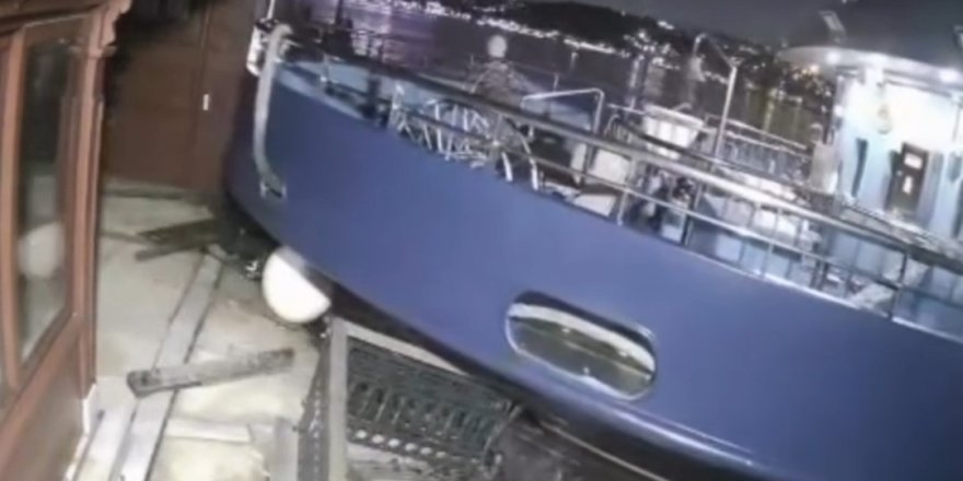 Derin Mermerci'nin Boğaz'da Bulunan Tarihi Yalısına Yolcu Vapuru Çarptı