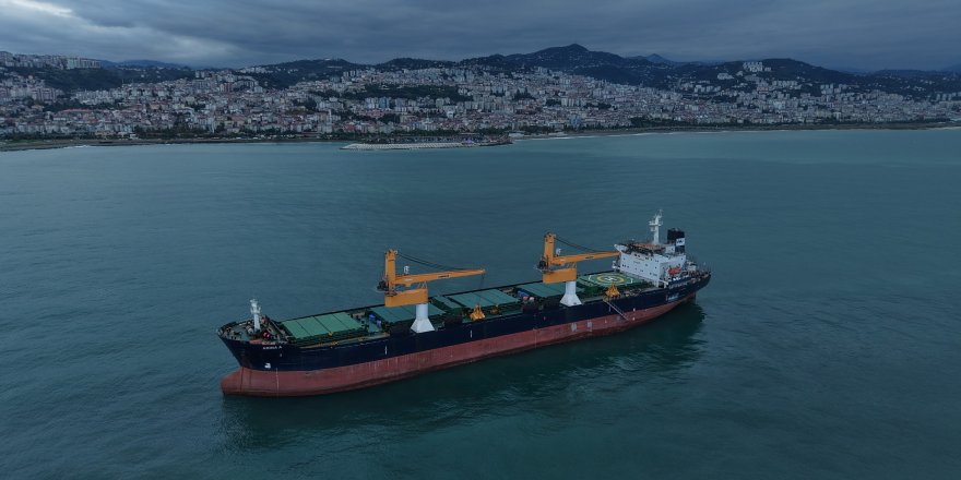 Kaptanı Dron Saldırısında Hayatını Kaybeden ARINA A Adlı Gemi Trabzon Açıklarında