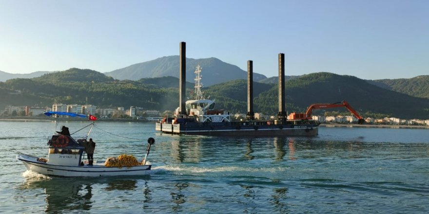 Cide Limanı'nda Temizlik Çalışması
