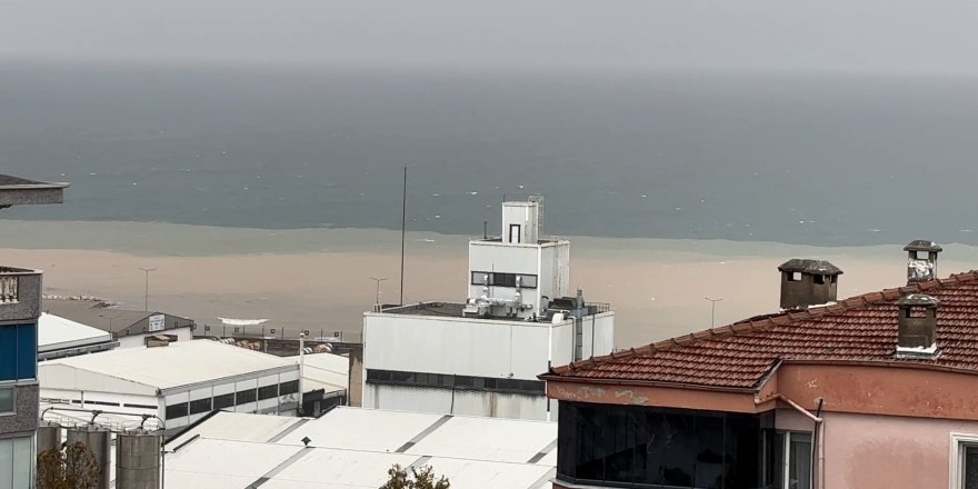 Bursa’da Sel Suları Denizi Çamura Buladı