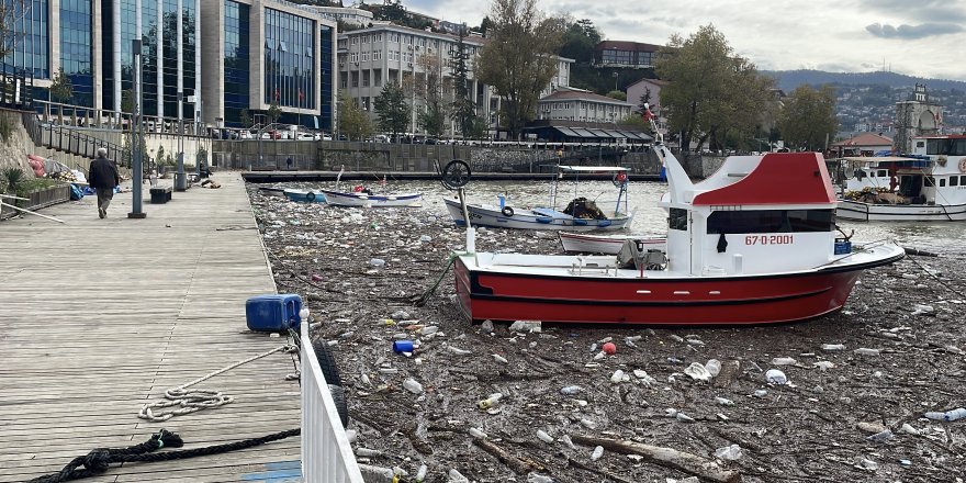 Zonguldak Limanı’nda Yağış Sonrası Atık Birikimi