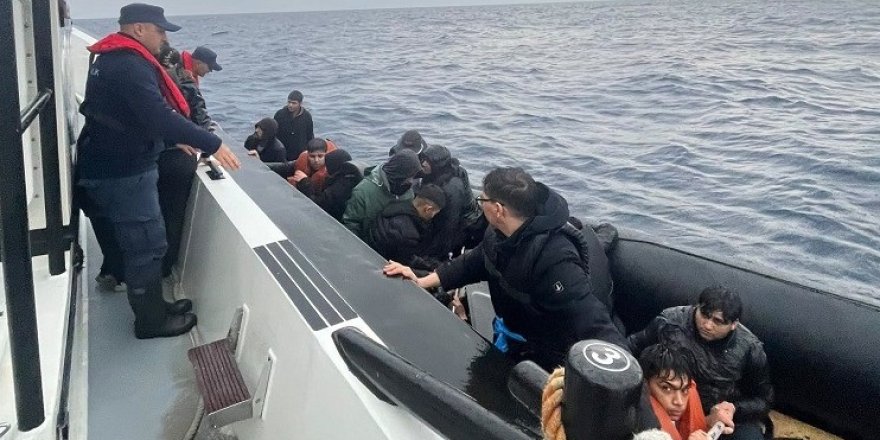 İzmir Açıklarında 76 Düzensiz Göçmen Yakalandı