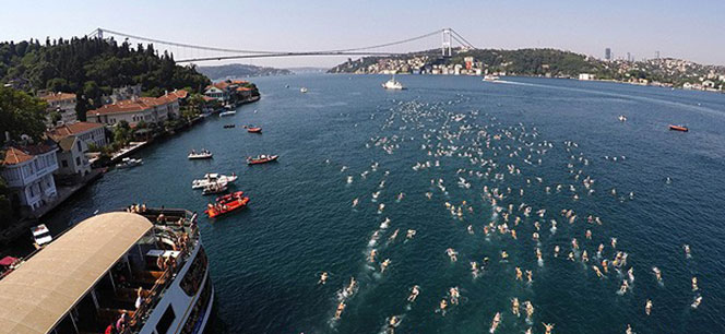 İki kıta arasında kulaç attılar