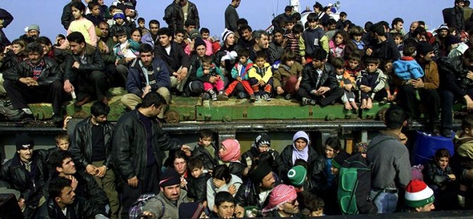 Libya açıklarında 700 göçmeni taşıyan tekne battı