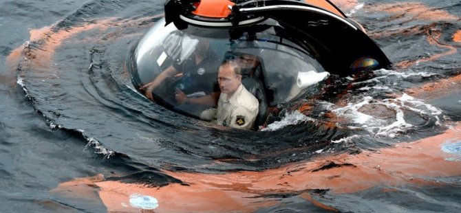 Vladimir Putin Karadeniz'e daldı