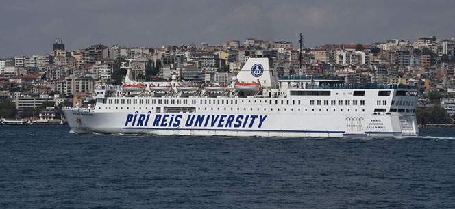Piri Reis Uygulama Gemisi İstanbul Boğazı'ndan geçti