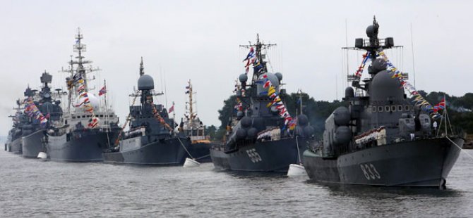 Rus savaş gemileri Hazar Denizi'nde