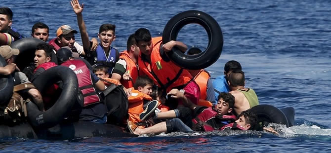 Ayvalık'ta sığınmacılar boğulmak üzereyken kurtarıldı