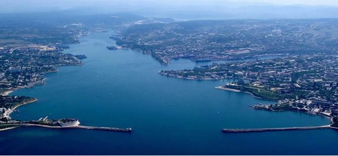 Kırım Limanı'na izinsiz giren 10 gemi tutuklandı