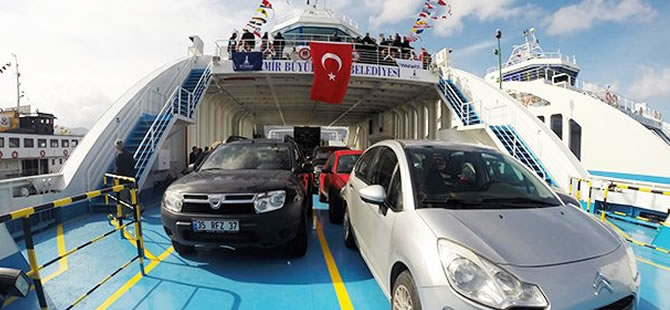 İzmir'de arabalı vapurların taşıdığı araç sayısında büyük artış oldu
