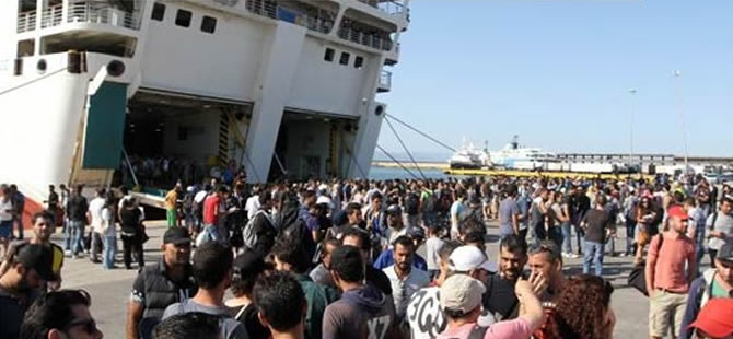 Yunan hükümeti mülteci taşımak için gemi kiralayacak