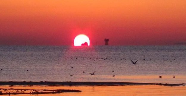 Deniz 100 metre birden çekildi