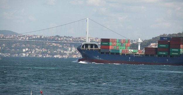 İstanbul Boğazı gemi trafiğine yeniden açıldı