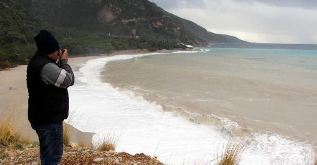 Ölüdeniz'in rengin değişti