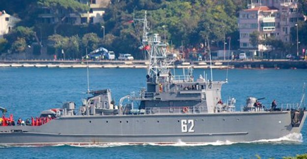 'Shkval' Çanakkale Boğazı'ndan geçti