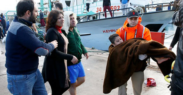 Ege Denizi'nde mülteci teknesi battı: 5 ölü