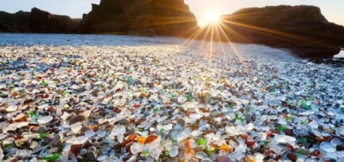 Bu kumsal camdan oluşuyor