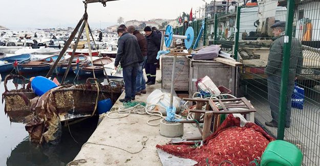 Bursa'da batık tekne tehlikesi