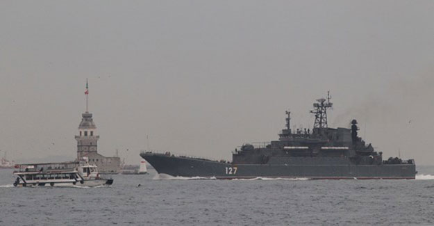 Rus gemileri İstanbul Boğazı'nda