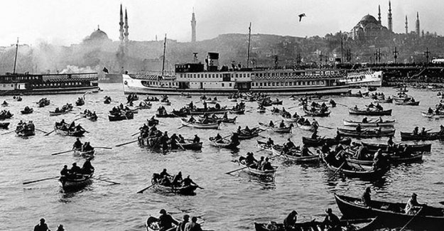 Balık dolu siyah beyaz İstanbul