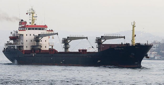 Rus kargo gemisi İstanbul Boğazı'ndan geçti