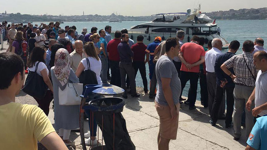 Üsküdar'da denize düşen kızı vatandaşlar kurtardı