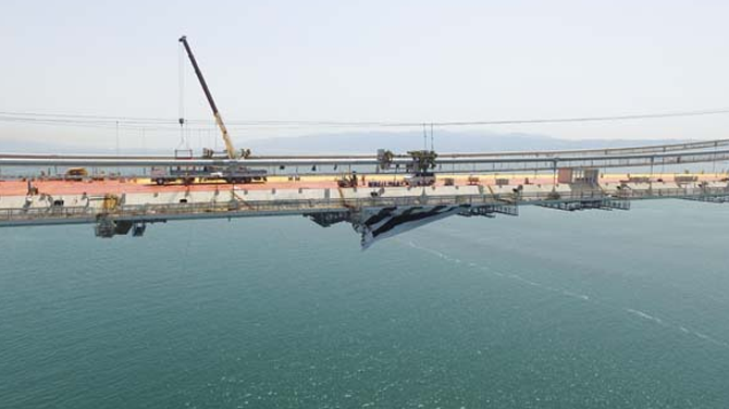 Osman Gazi Köprüsü’nde ilk asfaltlama ve ilk bayrak