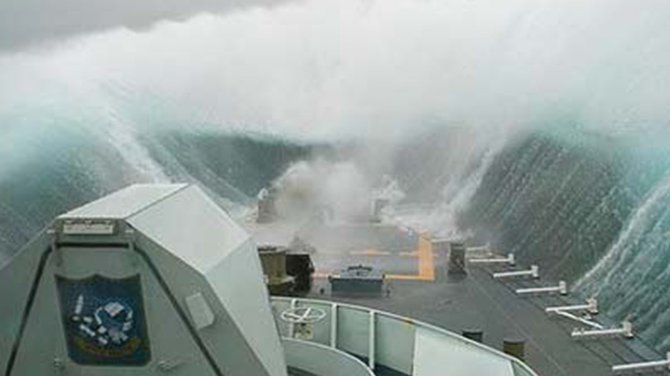 Denizin neredeyse gemileri yuttuğu fırtınalar
