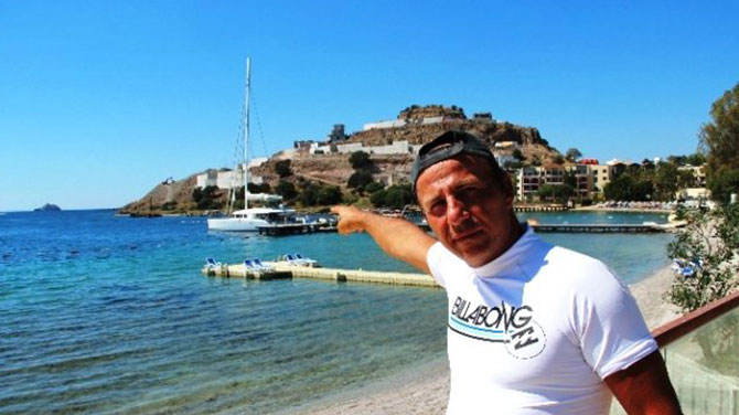 35 yıllık teknesini parçalayıp hurdaya verdiler