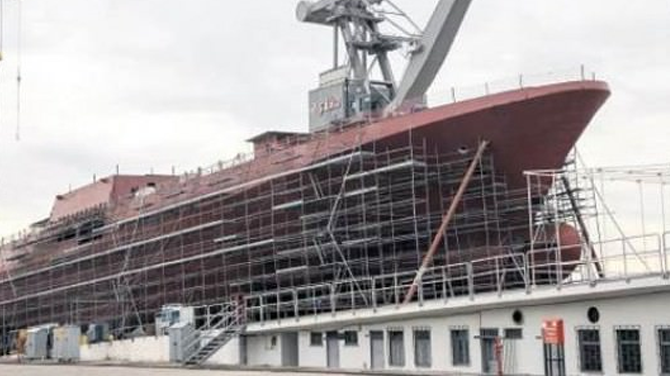 Hayalet gemi TCG Burgazada suya indiriliyor