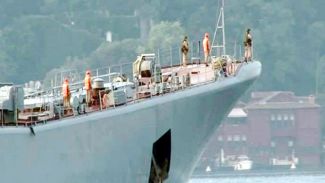 Rus savaş gemisi 'Yamal' İstanbul Boğazı'ndan geçti