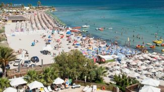 Turizm krizi Çeşme'yi teğet geçti