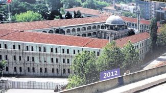 Tarihi kışla ‘Yıldız’ın raporuyla yıkılmış