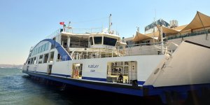 İzmir'de Arabalı Vapur Seferlerine Fırtına Engeli