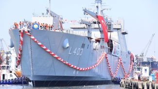 En büyük ikinci amfibi gemisi 'TCG Sancaktar' denize indirildi