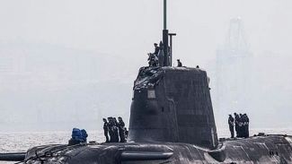 Nükleer denizaltı Cebelitarık'ta ticari gemiyle çatıştı