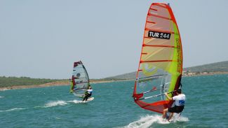 Dikili'de Windsurf heyecanı başlıyor