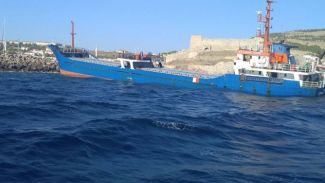 Karaya oturan gemi kurtarılıyor