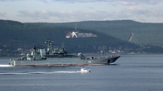 Rus gemisi Çanakkkale Boğazı'ndan geçti