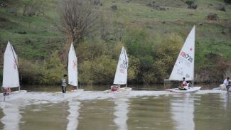 Rüzgar esmeyince yelken yarışması iptal edildi