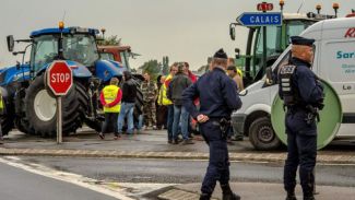 Mülteci kampının kapatılması için Calais'de protesto