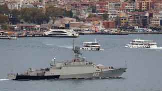 Füze yüklü Rus gemileri İstanbul Boğazı'nda