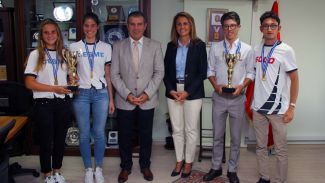 Çeşmeli Yelkenciler Ödüle Doymuyor