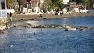Bodrum'da sular çekildi ve tarihi surlar gün yüzüne çıktı
