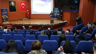 YTÜ başarılı akademisyenlerini ödüllendirdi