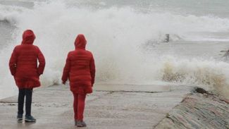 Kar yağışı deniz ulaşımını durdurdu