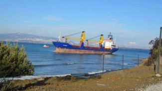 M/V Esi Winner gemisi Çandarlı Körfezi'nde karaya oturdu