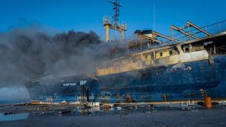 Rusya'da mahsur kalan gemi yana yana kül olacak