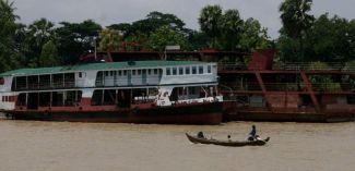 Bangladeş'te feribot battı: 12 ölü