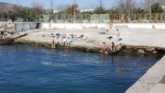 Kartal'da 10 derece sıcaklıkta deniz keyfi